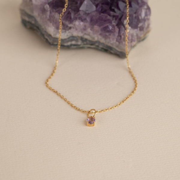 Guldbelagt sølv lilla ametyst halskæde produceret i gode materialer se vores udvalg af smykker.
