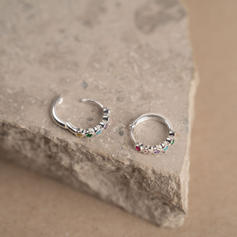 Guldbelagt sølv små ørestikker perle øreringe klassiske perler smykker tilpasset til specielle lejligheder se vores øreringe hos sisi copenhagen.