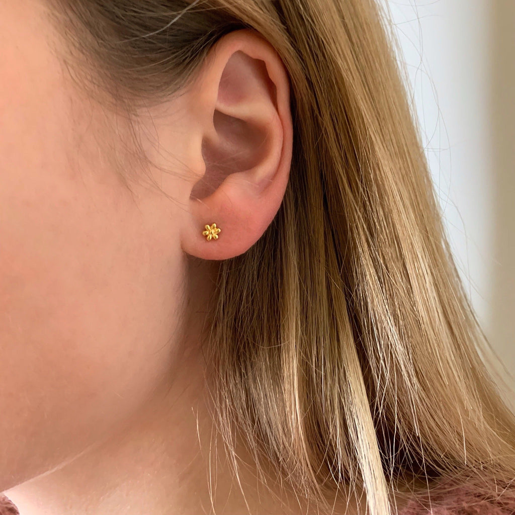Sølv mini ørestikker øreringe fra dansk smykkefirma bestil smykker fra sisi copenhagen i dag.