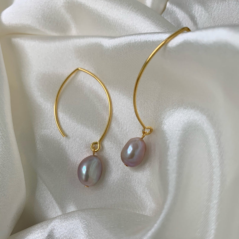 Forgyldt sølv perle halskæde barokke perler certificeret økologisk guld og sølv som materialer besøg smykkebutik københavn sisi copenhagen.
