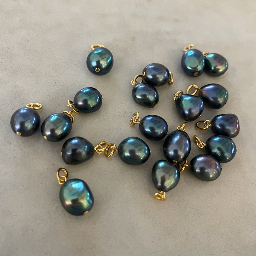Forgyldt sterlingsølv store creoler perle øreringe barokke perler bæredygtige og ansvarlige produktionsmetoder bestil online hos sisi copenhagen.