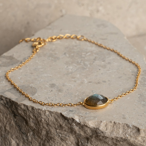 Guldbelagt sølv mini ørestikker perle øreringe klassiske perler fra dansk smykkefirma besøg sisi copenhagen smykkebutik her.