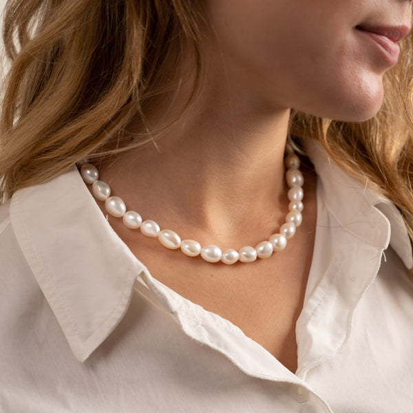Forgyldt sølv store creoler perle øreringe klassiske perler som holder i flere år se smykkerne hos sisi copenhagen.