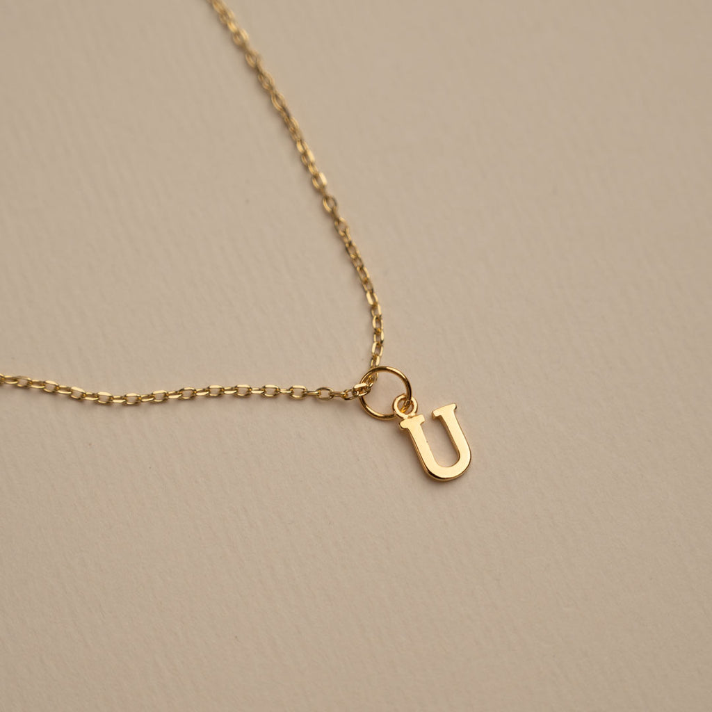 Sterlingsølv halskæde med bogstav sendes hurtigst muligt bestil smykker til kvinder fra sisi copenhagen.