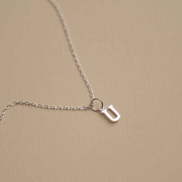 Sølv halskæde med bogstav certificeret ægte edelstene og ædle metaller bestil dine sisi smykker her.