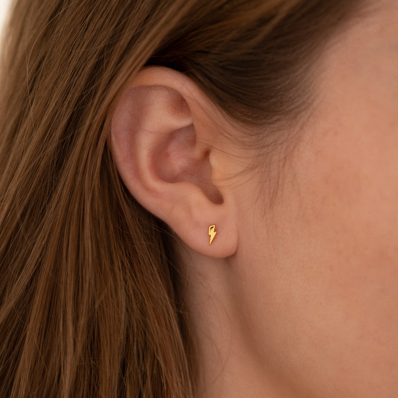 9 karat massiv guld vedhæng i klassisk design se vores armbånd hos sisi copenhagen.