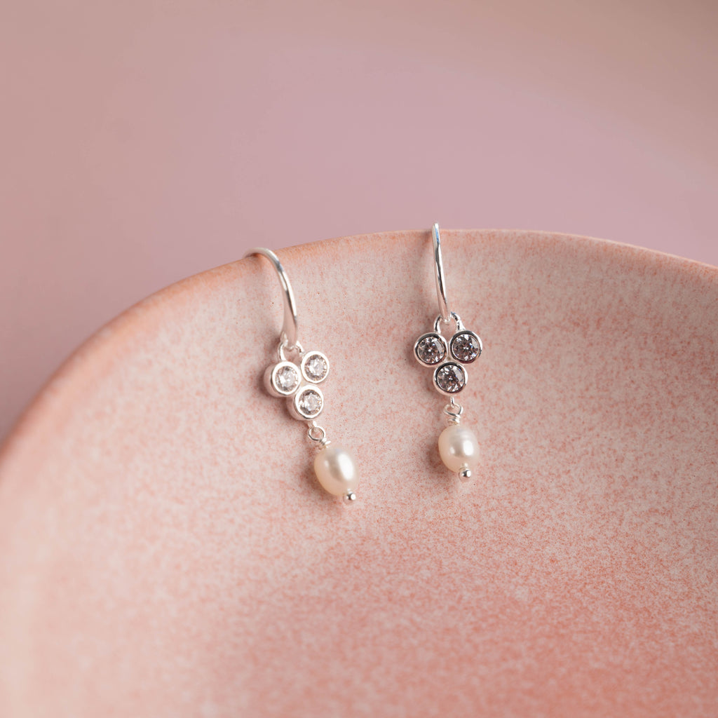Forgyldt sterlingsølv store ørestikker perle øreringe klassiske perler fra dansk smykkefirma find det perfekte smykke til dig selv eller som gave hos Sisi Copenhagen