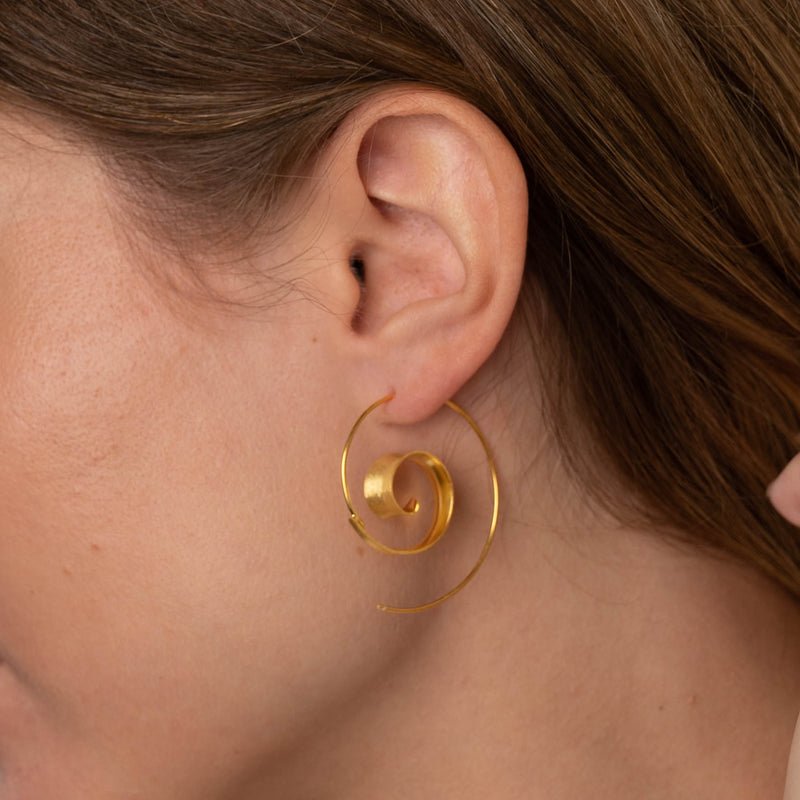 Guldbelagt sølv store øreringe mulighed for tilpasning og skræddersyede smykker bestil smykker til kvinder fra sisi copenhagen.