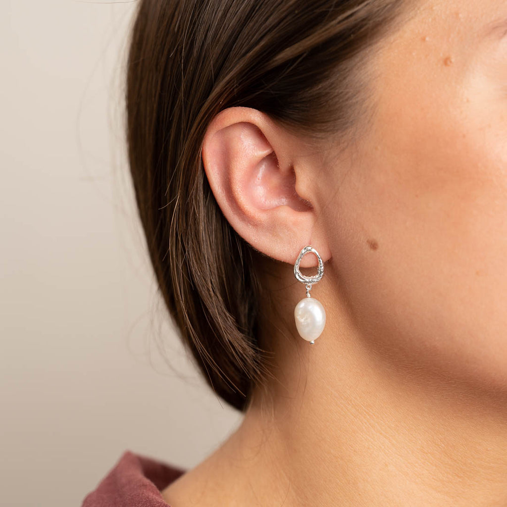 Guldbelagt sølv medium creoler ørestikker øreringe mulighed for tilpasning og skræddersyede smykker læs mere om sisi copenhagen.
