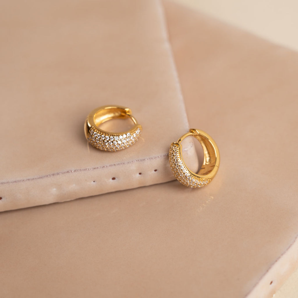 Sterlingsølv mini ørestikker perle øreringe klassiske perler i høj kvalitet se vores udvalg af smykker.