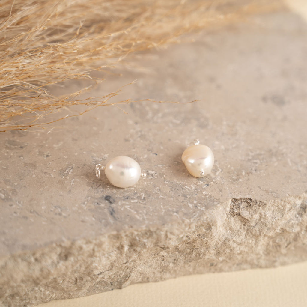 925 sterlingsølv perle smykkesæt klassiske perler høj kvalitet i materialer og håndværk se vores øreringe hos sisi copenhagen.
