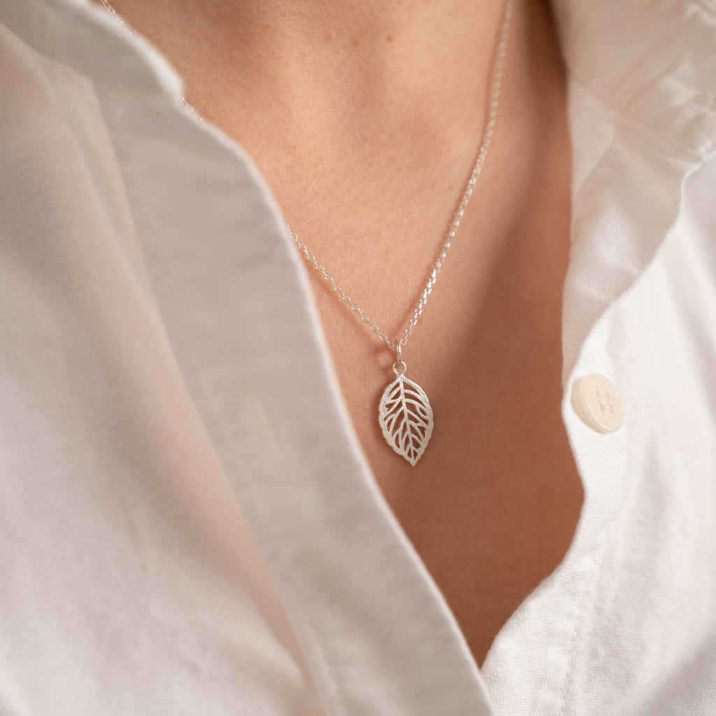 Guldbelagt sølv perle vedhæng klassiske perler produceret i gode materialer bliv inspireret af vores seneste kollektion.