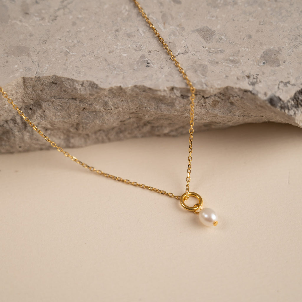 Forgyldt sølv halskæde hjerte symbol som holder i flere år sisi copenahgen smykker bestil online.