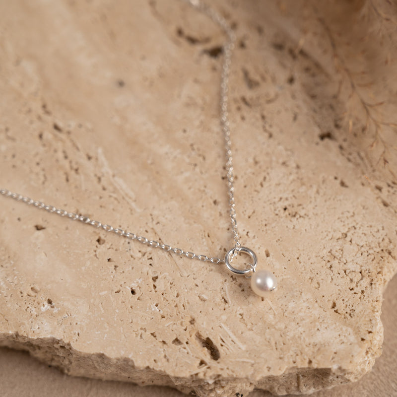 Forgyldt sølv medium creoler øreringe emalje i flere størrelser bestil smykker til kvinder fra sisi copenhagen.