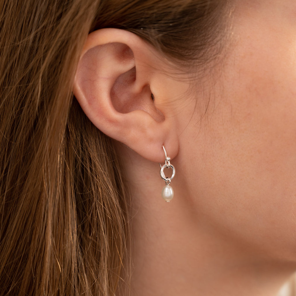 Forgyldt sterlingsølv medium creoler øreringe emalje fremstillet i bæredygtige materialer se sisi copenhagen smykker til kvinder.