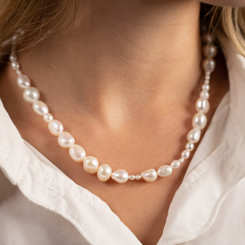 Sterlingsølv perle halskæde barokke perler fås i flere variationer besøg smykkebutik københavn sisi copenhagen.