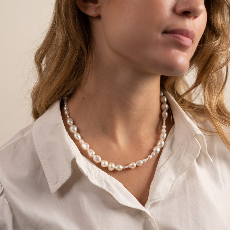 Sølv perle halskæde barokke perler findes også i massiv guld besøg smykkebutik københavn sisi copenhagen.