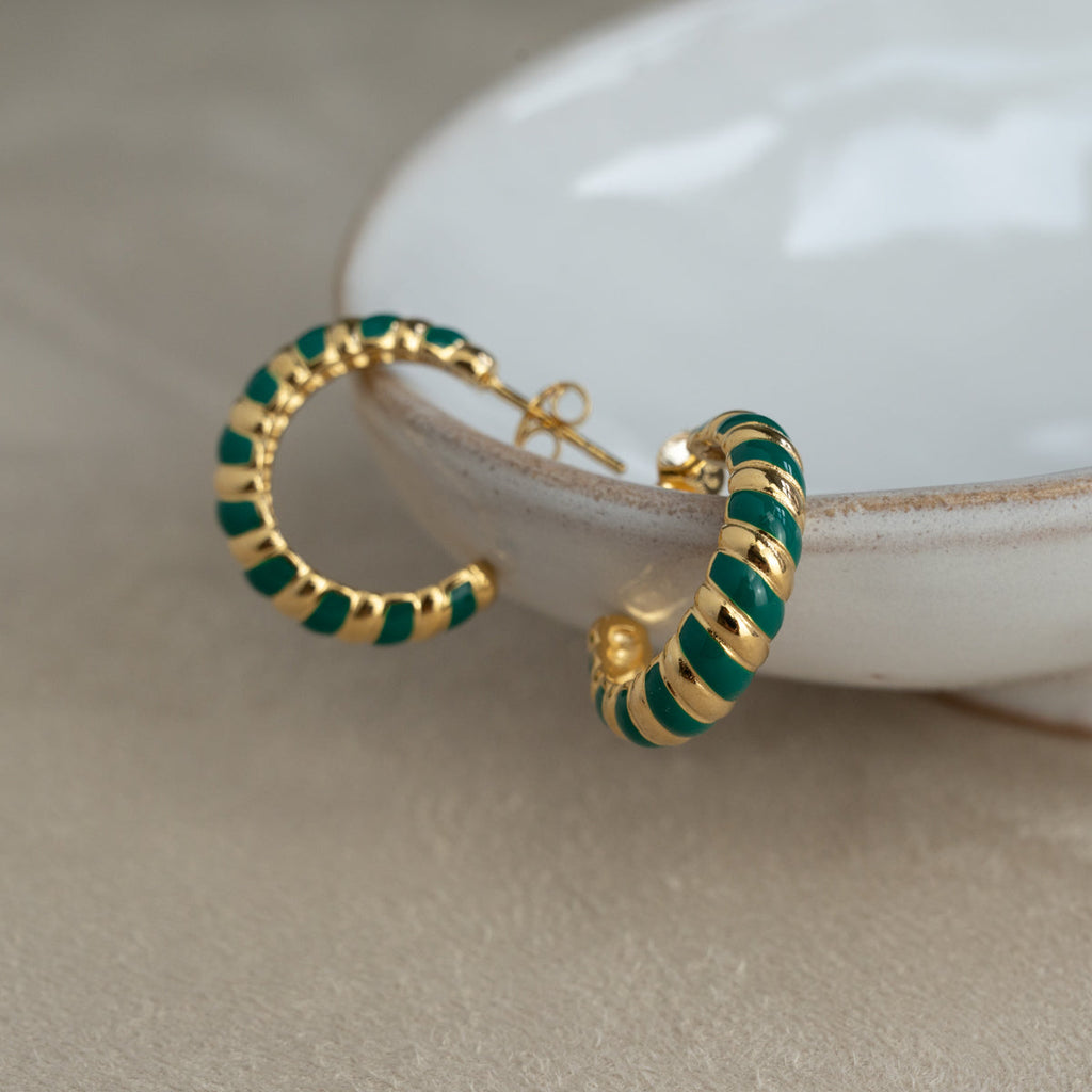 Massiv guld små creoler øreringe bredt udvalg af smykker til kvinder bestil online hos sisi copenhagen.