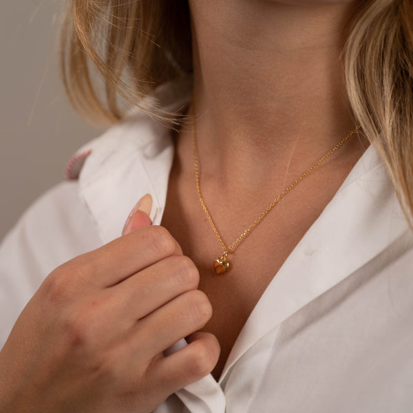 Guldbelagt sølv medium creoler perle øreringe klassiske perler fås i flere variationer se hos smykkebutik østerbro sisi copenhagen.