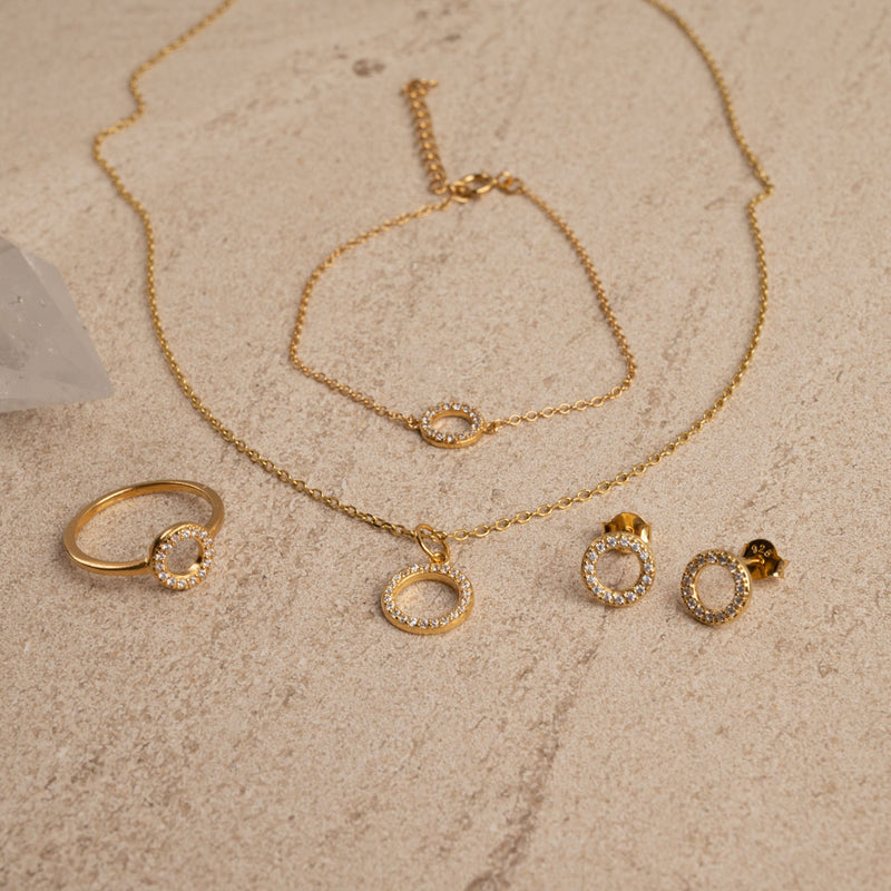 Forgyldt sterlingsølv smykkesæt i et enkelt design se hos smykkebutik østerbro sisi copenhagen.
