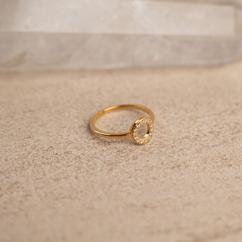 Forgyldt sterlingsølv smykkesæt i et enkelt design besøg sisi copenhagen og se mere.