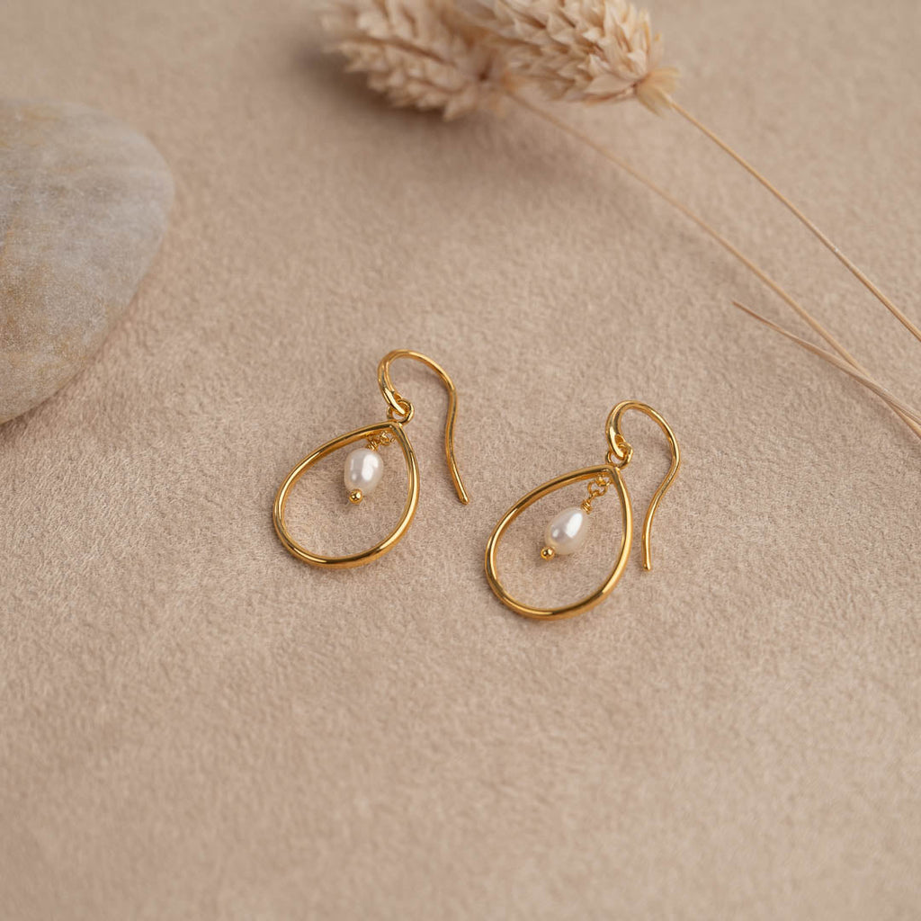 Forgyldt sterlingsølv perle øreringe fremstillet i ægte materialer smykkebutik østerbro sisi copenhagen se mere.