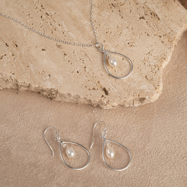 925 sterlingsølv medium creoler perle øreringe klassiske perler certificeret økologisk guld og sølv som materialer sisi smykker til kvinder se mere.