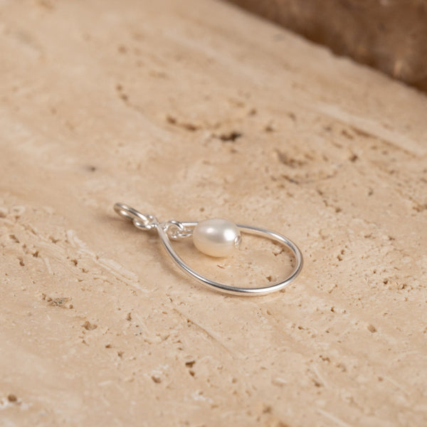 Forgyldt sterlingsølv medium creoler perle øreringe klassiske perler personlig og professionel kundeservice bredt udvalg af smykker.