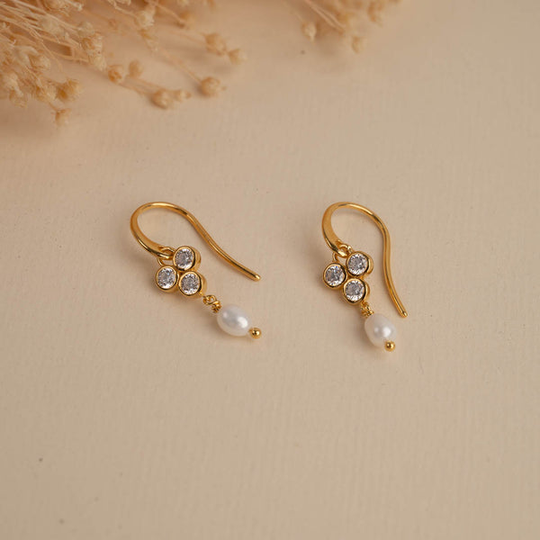 Sterlingsølv medium ørestikker perle øreringe barokke perler certificeret ægte edelstene og ædle metaller se smykkerne hos sisi copenhagen.