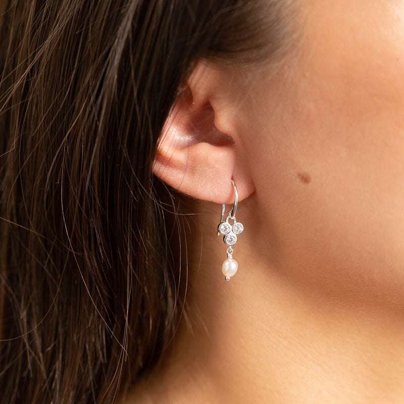 Forgyldt sølv store ørestikker perle øreringe klassiske perler produceret i gode materialer se smykkebutik østerbrogade.