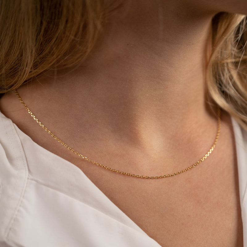 9 karat massiv guld fremstillet i ægte materialer kom forbi smykkebutik østerbro.