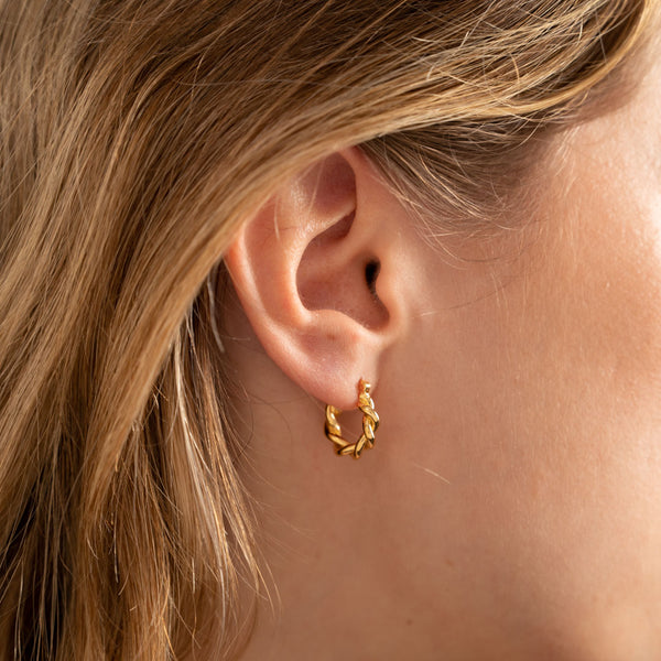 Sølv små creoler øreringe i højeste kvalitet bliv inspireret af vores seneste kollektion.
