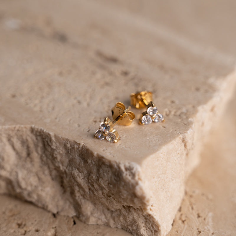 Forgyldt sterlingsølv mini ørestikker øreringe hjerte symbol emalje mulighed for at købe smykker som gaveindpakning med personlig hilsen sisi smykker til kvinder se mere.