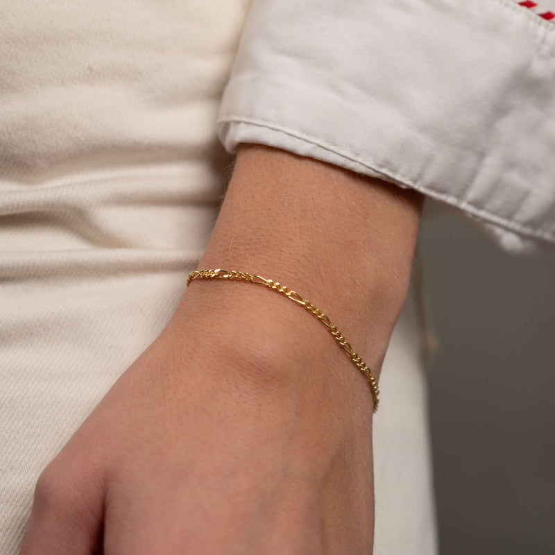 9 karat guld armbånd fås i flere variationer bliv inspireret hos sisi copenhagen.