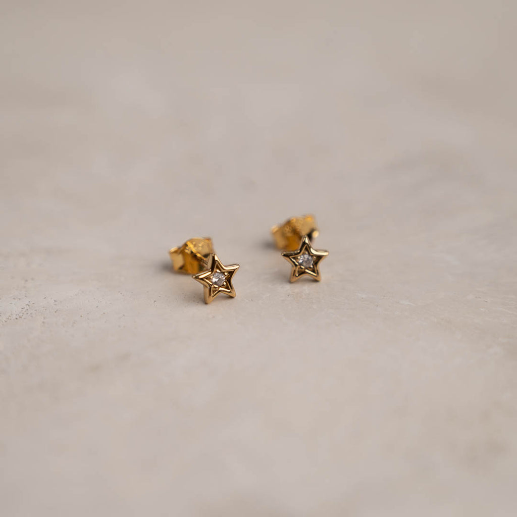 Forgyldt sterlingsølv medium ørestikker perle øreringe barokke perler høj kvalitet i materialer og håndværk smykker guld og sølv bestil online.