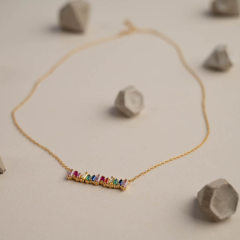 Sølv regnbue farvede ring fremstillet i bæredygtige materialer se sisi copenhagen smykker til kvinder.